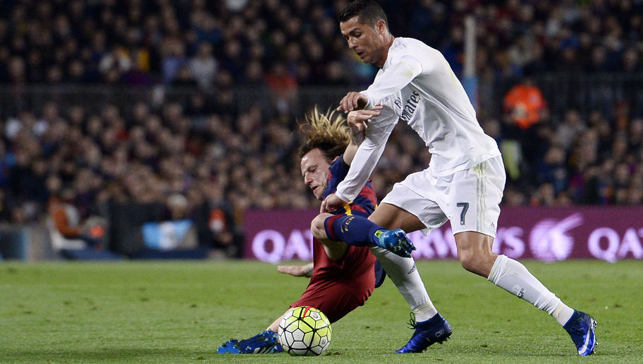 RIVALITÉ : Un joueur du Barça s’incline devant Cristiano Ronaldo