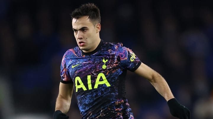 Le FC Barcelone se positionne sur un défenseur de Tottenham