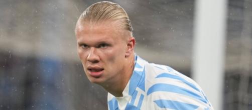 Haaland trop fort pour les fans anglais, qui veulent l'empêcher de jouer, non sans humour. 