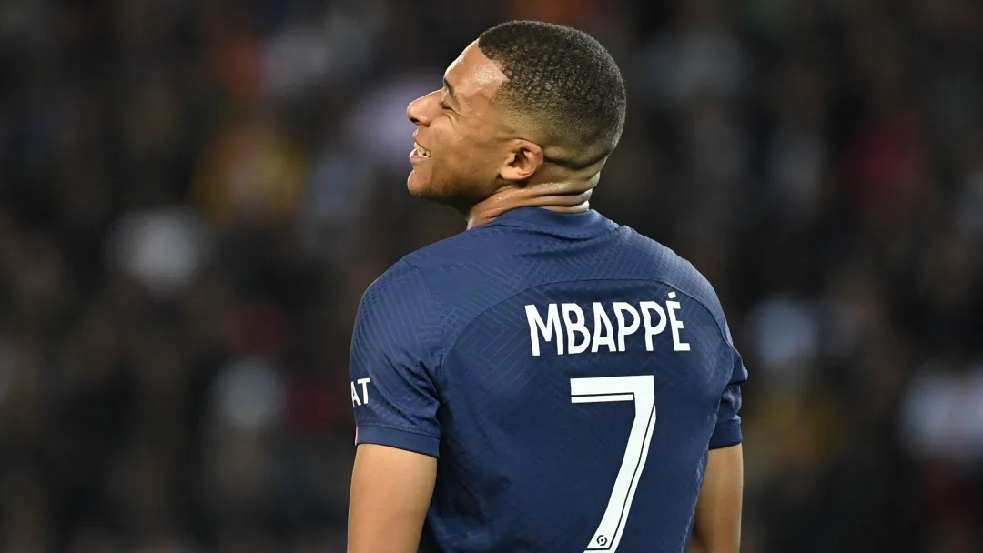 Kylian Mbappé dément les rumeurs d'une demande de départ lors du mercato en janvier