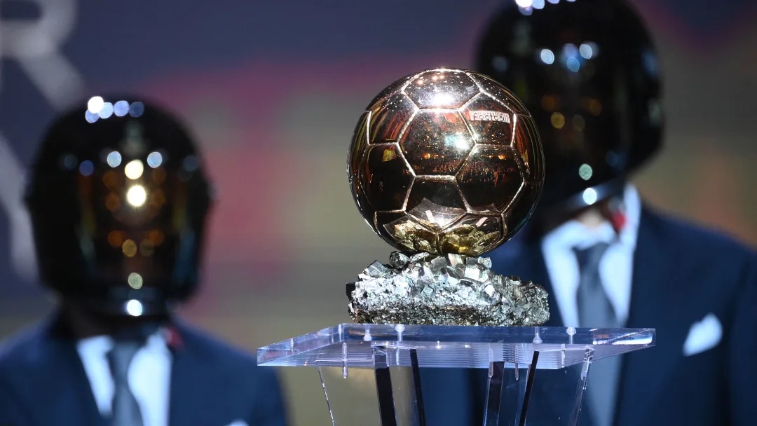 VIDÉO : Quand des Youtubeurs s'incrustent à la cérémonie du Ballon d'Or en se cachant dans les WC
