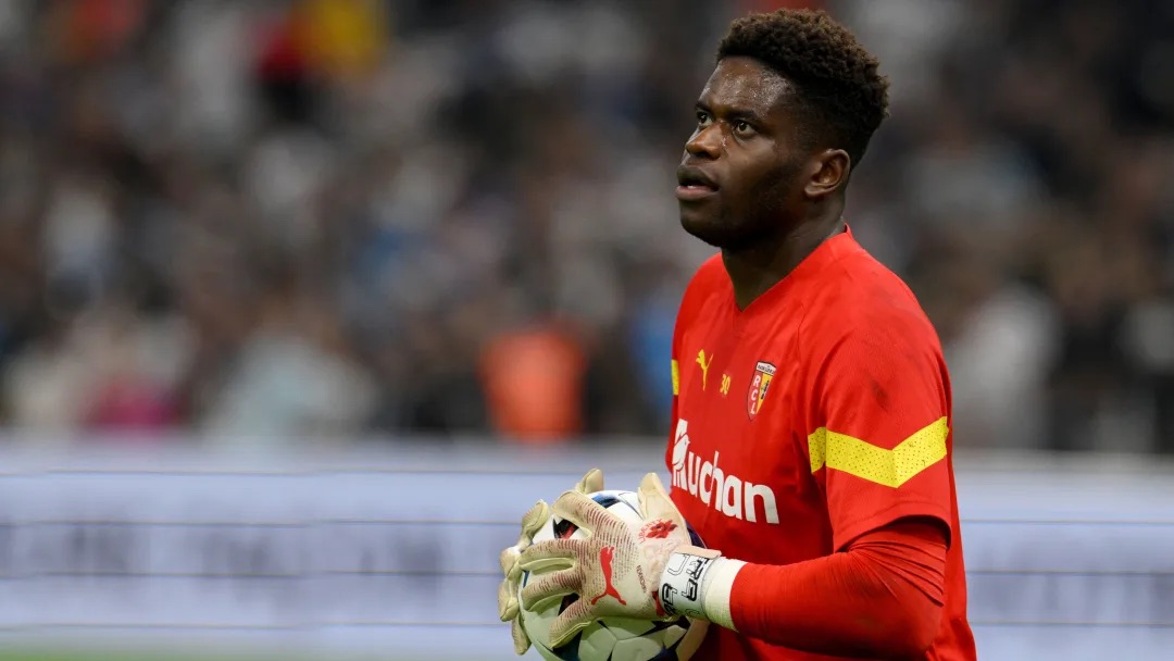 Performant avec le RC Lens, Brice Samba rêve de l'équipe de France