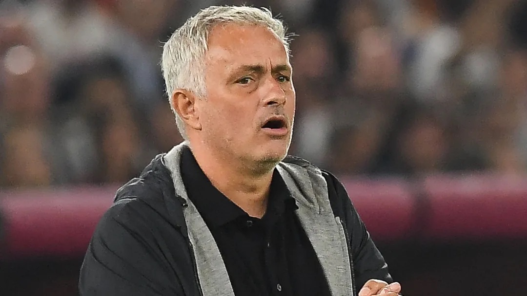 image0-621-jpeg VIDÉO : Un joueur de l'AS Rome va au tête à tête avec l'arbitre central après Roma - Napoli