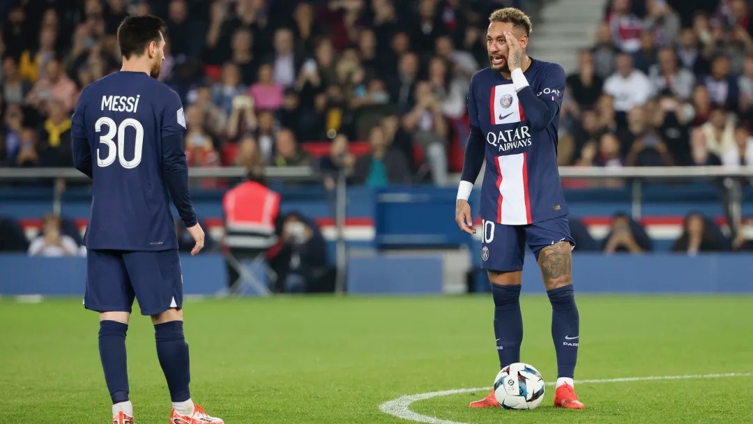 Les salaires de Neymar et Messi au PSG dévoilés