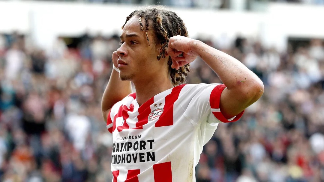 Xavi Simons tacle le centre de formation du FC Barcelone et encense son passage au PSG