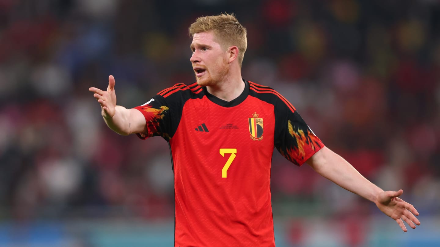 Kevin de Bruyne étonné de recevoir le trophée d'homme du match contre le Canada