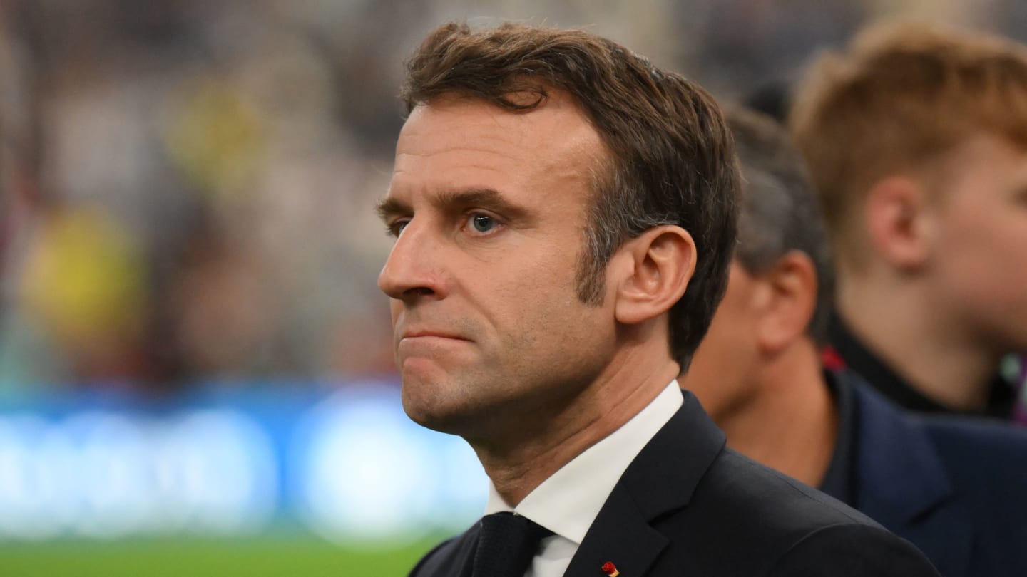 VIDEO : Le bel hommage d'Emmanuel Macron à l'équipe de France après la défaite en finale du Mondial 2022