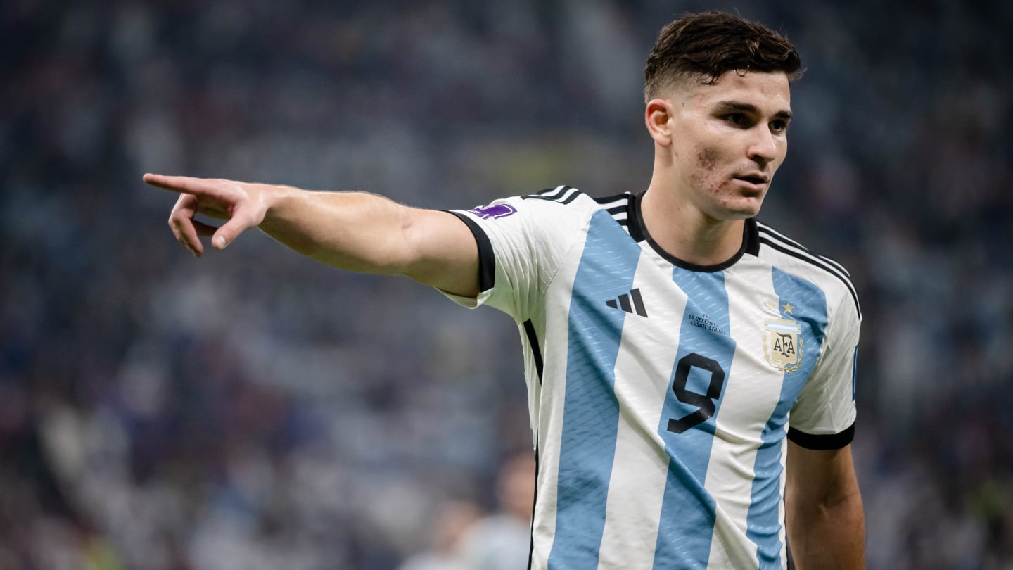 Une légende chilienne voit en Julian Alvarez un joueur plus complet qu'Haaland et Mbappé