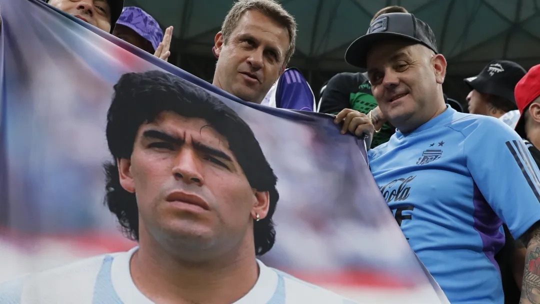L'ambiance extraordinaire dans l'ancienne maison de Maradona après la victoire de l'Argentine