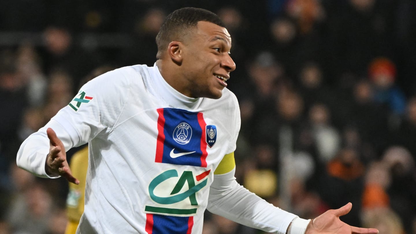 Kylian Mbappé écrit l'histoire du PSG contre le Pays de Cassel