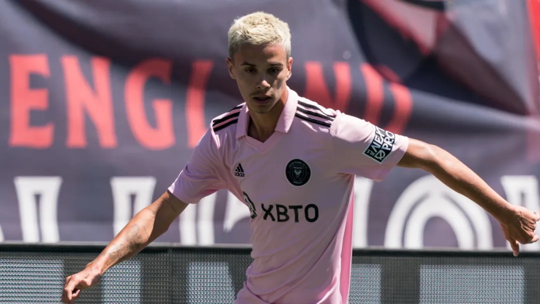 Le fils de David Beckham s'engage avec la réserve d'un club de Premier League