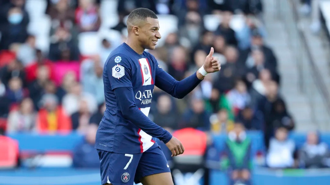 image0-12-jpeg VIDÉO : Le magnifique hommage de Bollaert pour Kylian Mbappé