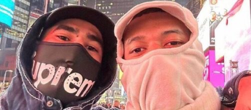 Kylian Mbappé et Achraf Hakimi se camouflent pour se balader sur Times Square (vidéo)