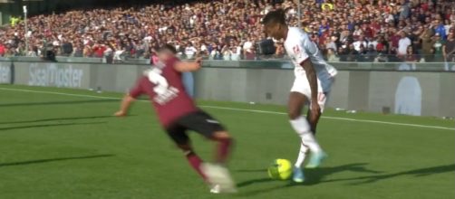 Leao colle un petit pont à un adversaire avec un geste technique de grande classe (vidéo)