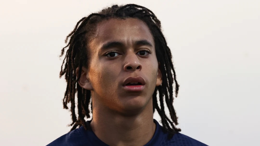 PSG : Le regard noir de Ethan Mbappé lors de la haie d'honneur pour Messi retourne Twitter