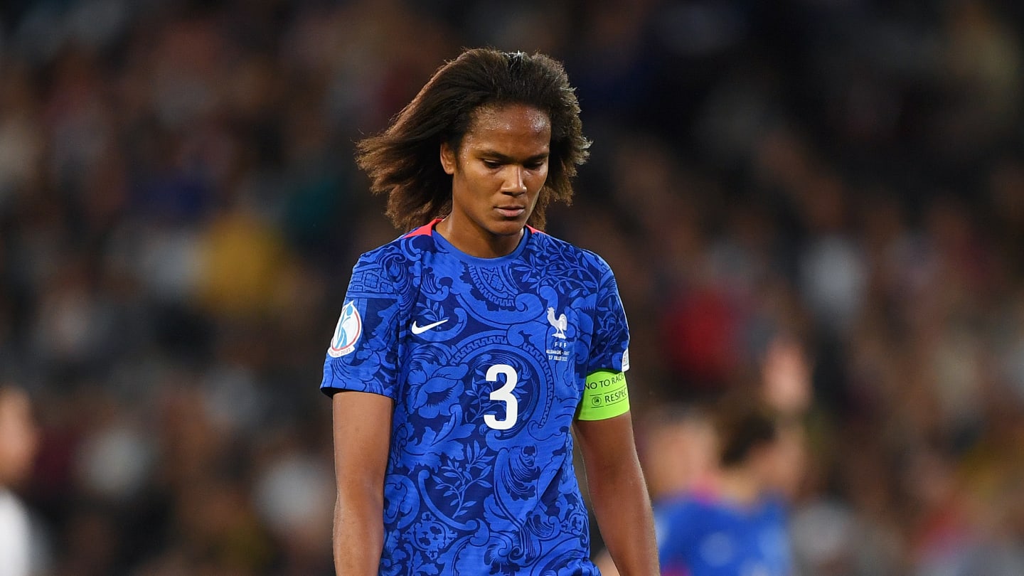 L'énorme coup de pression de Wendie Renard à Corinne Diacre, la capitaine des Bleues prend une énorme décision