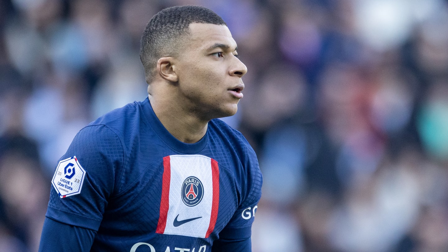 PHOTO : La banderole sans équivoque des ultras du PSG à l'entraînement public avant le Classique face à l'OM