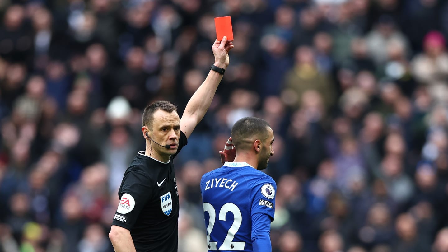 VIDEO : Pourquoi le carton rouge adressé à Hakim Ziyech lors de Tottenham - Chelsea a été annulé ?