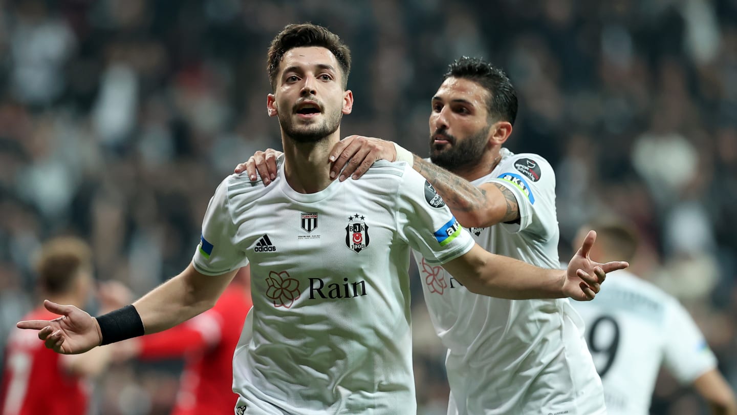 VIDÉO : La magnifique initiative des supporters de Besiktas pour les victimes du séisme en Turquie