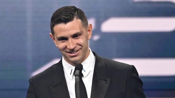 Emiliano Martinez tente de se racheter auprès des Français durant la cérémonie The Best