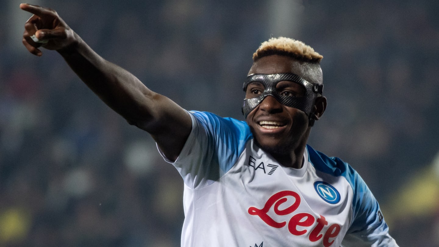 Pourquoi Victor Osimhen joue toujours avec un masque sur le visage ?