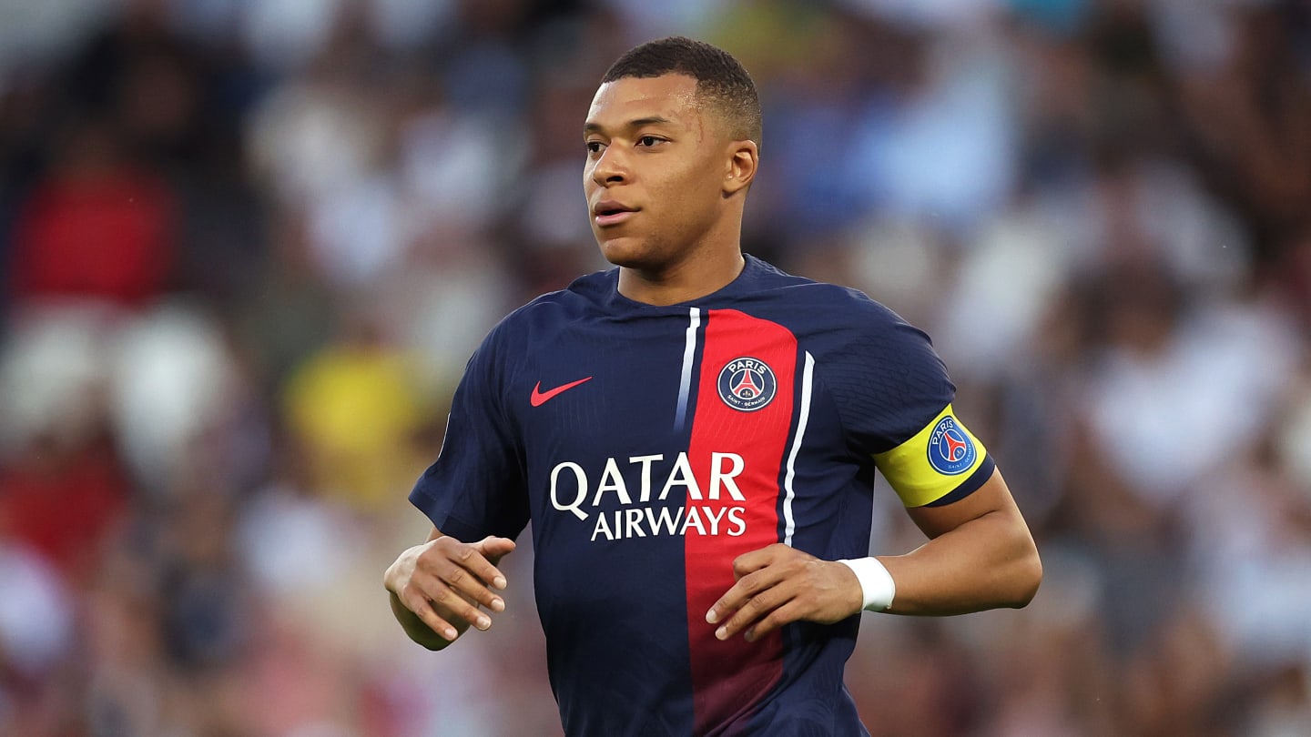 Mbappé dédicace un maillot du Real Madrid