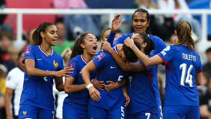Les Bleues s’imposent en Angleterre