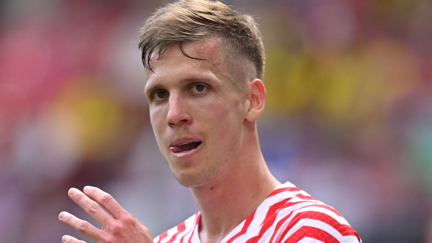 Le RB Leipzig tape du poing sur la table pour Dani Olmo
