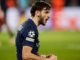 Joueur de football célébrant sur terrain