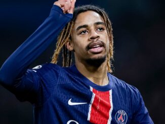 Joueur de football en maillot PSG