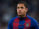 Joueur de football avec maillot du FC Barcelone.