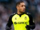 Joueur de football en maillot jaune et noir