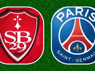 Logos Brest et Paris Saint-Germain sur gazon.