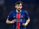 Joueur de football du PSG en action.
