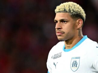 Joueur de football avec maillot de Marseille