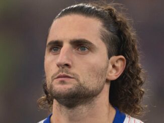 Homme concentré lors d'un événement sportif
