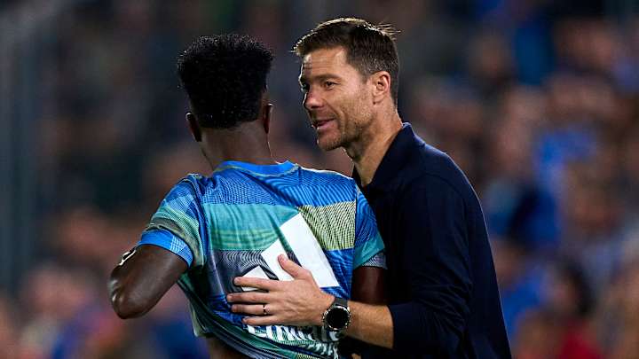 xabi alonso et vinicius,xabi alonso et vini jr,xabi alonso et vini,xabi alonso vinicius jr,xabi alonso vinicius junior,xabi alonso vinicius junior meeting,xabi alonso vs vinicius jr,xabi alonso vinicius junior real madrid,xabi alonso et vini jr