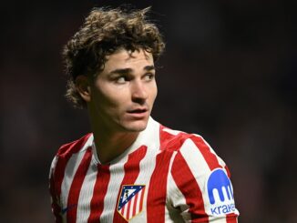 Joueur de football Atlético de Madrid en match.