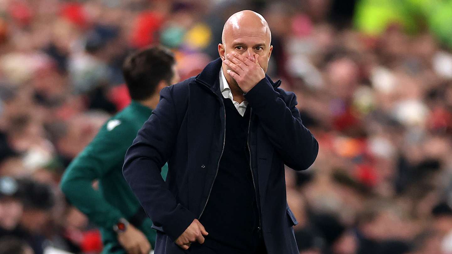 L'entraîneur Arne Slot s'interroge sur son futur