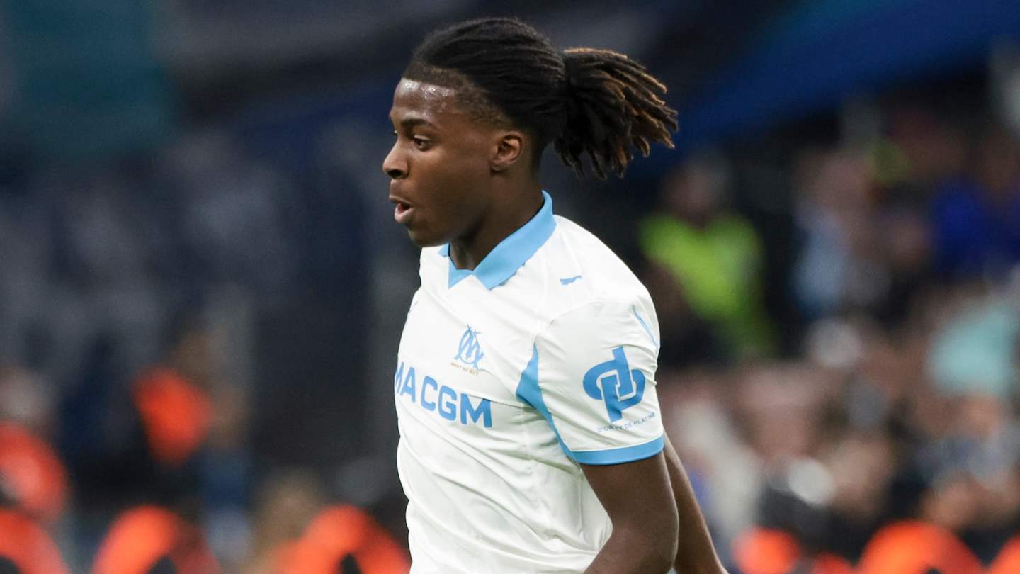 Darryl Bakola contre Newcastle