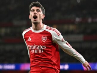 Footballeur d’Arsenal célébrant sur le terrain
