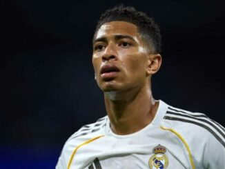 Joueur de football en maillot blanc du Real Madrid