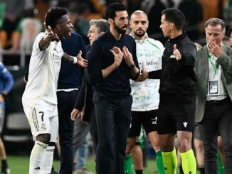 Altercation entre joueur et arbitre sur terrain