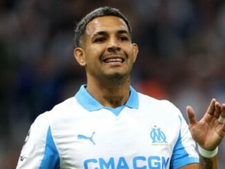 Joueur de football en maillot de Marseille