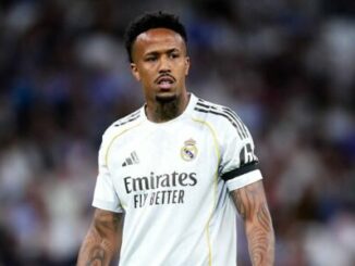 Joueur de football en maillot blanc du Real Madrid