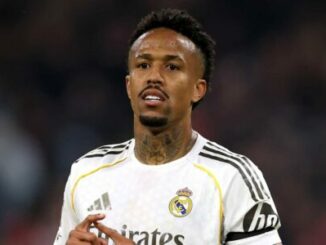 Joueur de football en maillot blanc du Real Madrid