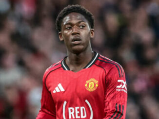 Joueur de football en maillot rouge Manchester United