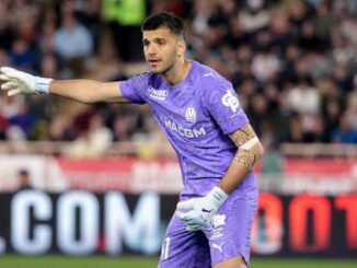 Gardien de but en maillot violet