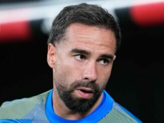 Portrait d’un homme barbu en tenue sportive