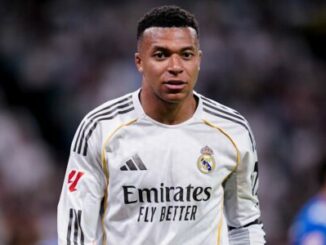 Footballeur en maillot blanc du Real Madrid